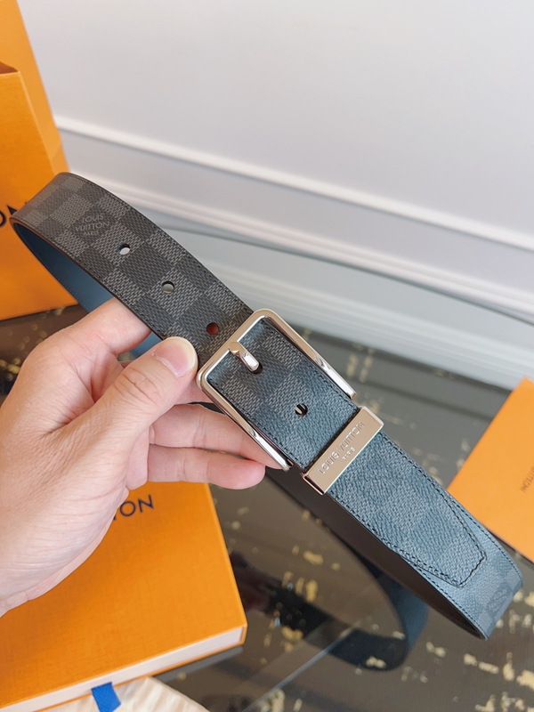 ルイヴィトンベルト正面デザイン